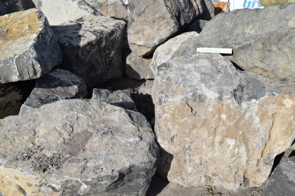 Hardsteen rotsen            B136