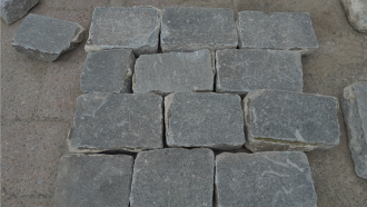 Kassei Graniet  grijs gezaagd herbruik 25x15x7/9  220kg/27st B082 