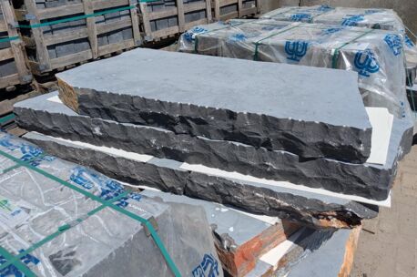 Stapsteen -trap H51 +/- 90-200 x 60-120 x 15cm 