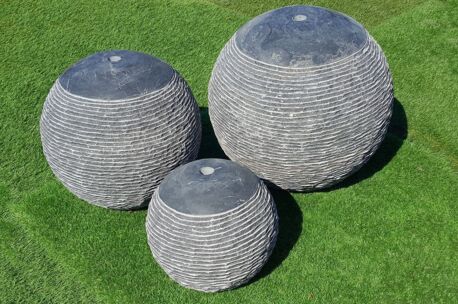 Bollen ingezaagd H53 op gras Bol °30 (H53) ingezaagd , geboord