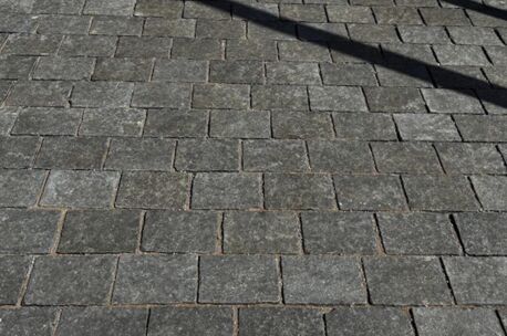 basalt kassei gebrand-getrommeld(1). Kassei Basalt platine gebrande top GETROMMELD 20x14x5 31st/m²