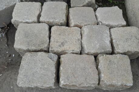 zweeds graniet 15x15 roos-grijs kassei Graniet Zweeds 15x15 Roos-Grijs 330kg/m² in BB