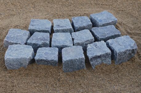 Cobblestone Porphyry 8/10  136pcs/165kg/m&sup2;       B054