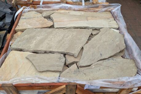 Kandla White flagstone  85 kg/m&sup2; 4/7 st/m&sup2; ; 2-4 cm dik